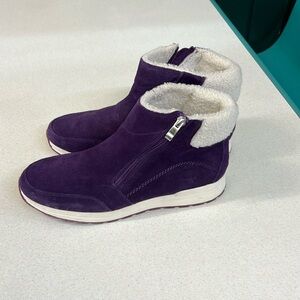 Lands' End Woman's Suede Ankle Boots, Tan with Side Zip size 9-1/2 . Like new